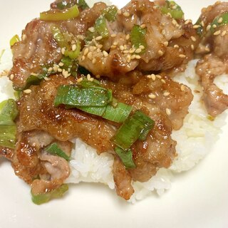 超簡単！フライパン一つで豚コマの照り焼き丼